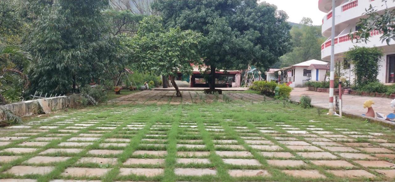 Golden Resort&Farm Nashik Exterior foto