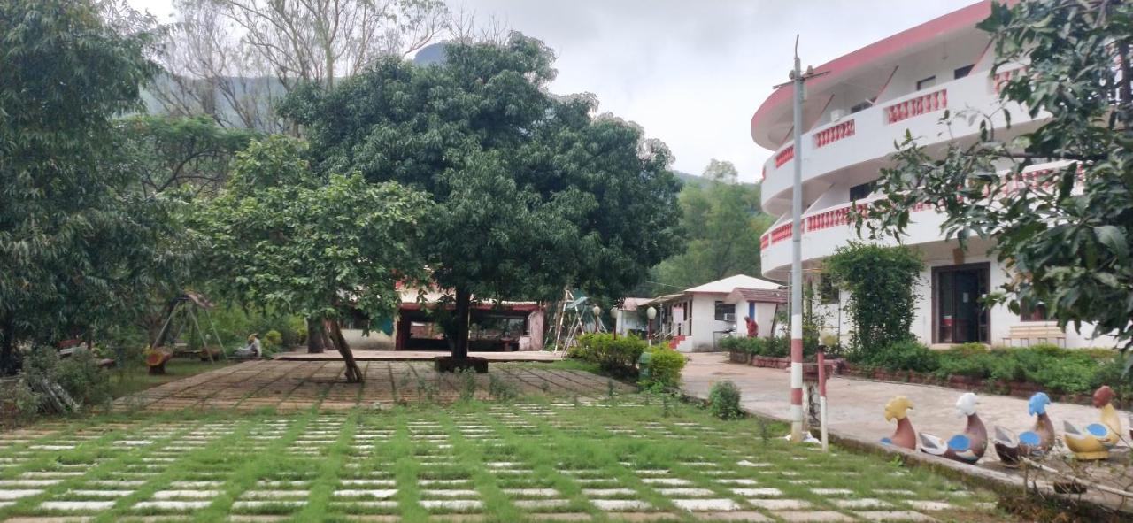Golden Resort&Farm Nashik Exterior foto