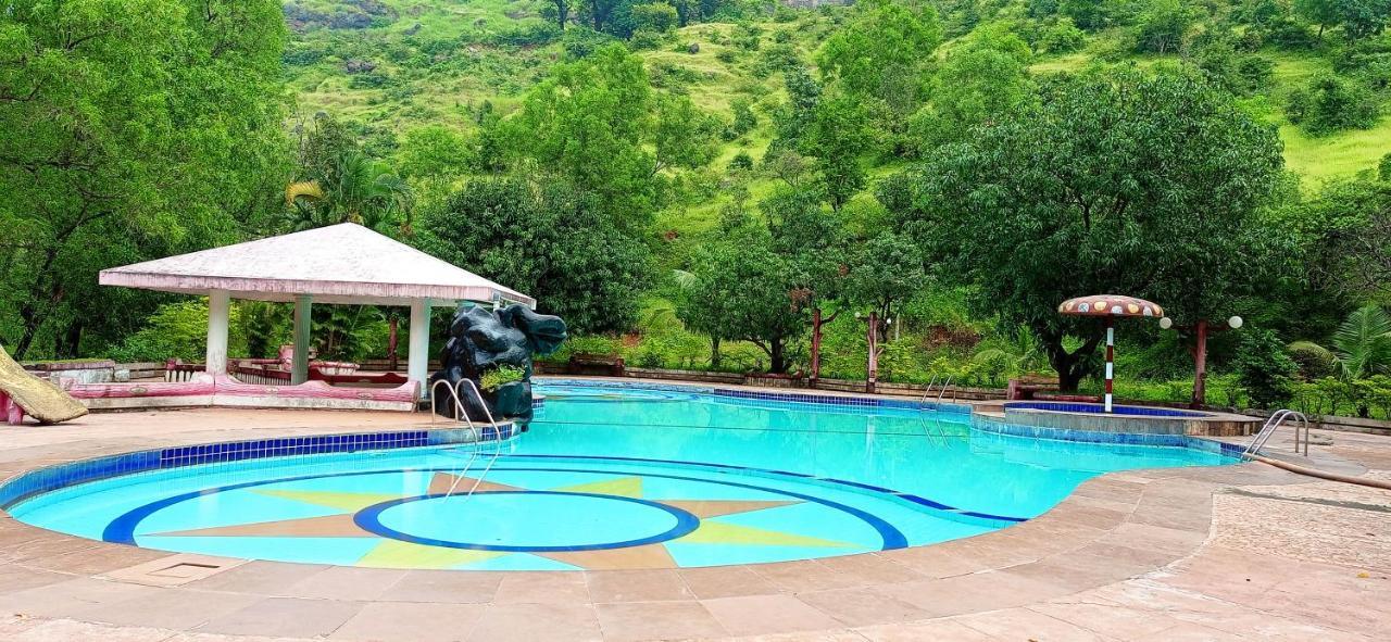 Golden Resort&Farm Nashik Exterior foto